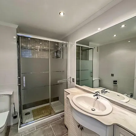 Beachfront In La Carihuela توريمولينوس