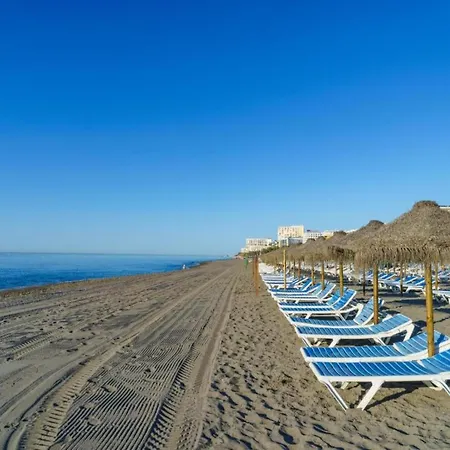 Beachfront In La Carihuela توريمولينوس
