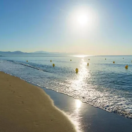 Beachfront In La Carihuela توريمولينوس