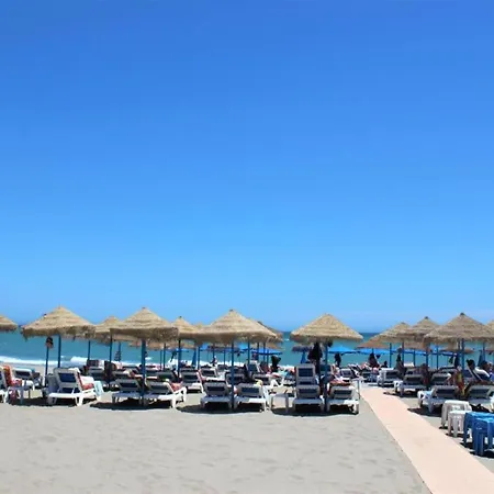 Beachfront In La Carihuela توريمولينوس