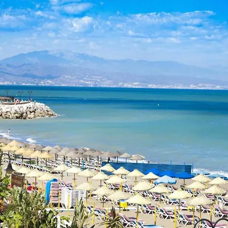 Beachfront In La Carihuela توريمولينوس